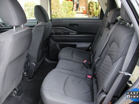 Used 2024 Nissan Pathfinder S image 37