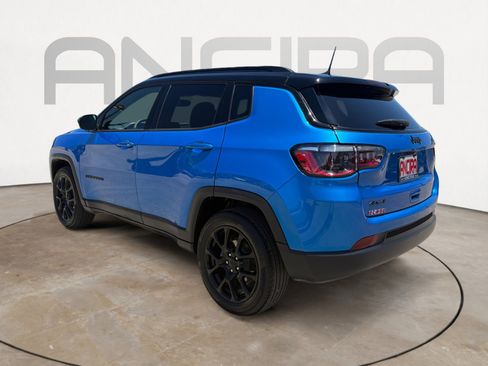 Used 2023 Jeep Compass Latitude AWD/4WD image 9