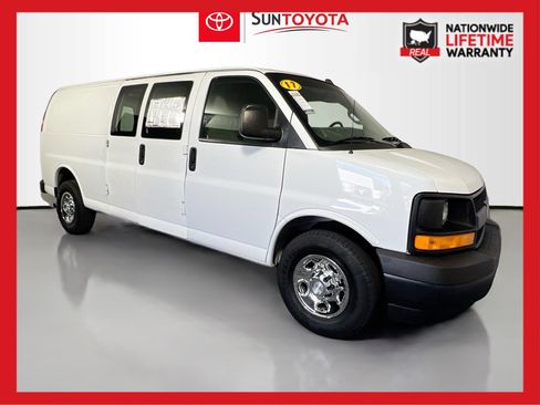 Used 2017 Chevrolet Express 3500 Work Van image 1
