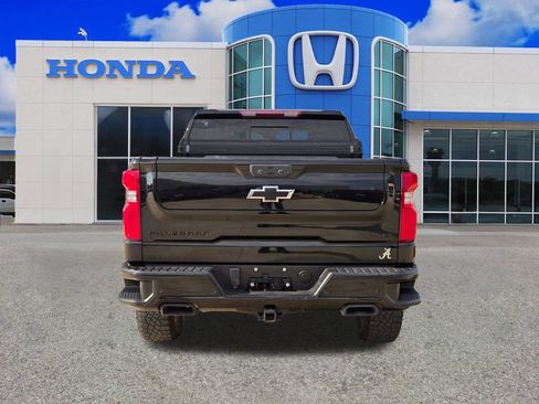 Used 2023 Chevrolet Silverado 1500 LT Trail Boss w/ LT Trail Boss Premium Package AWD/4WD image 3