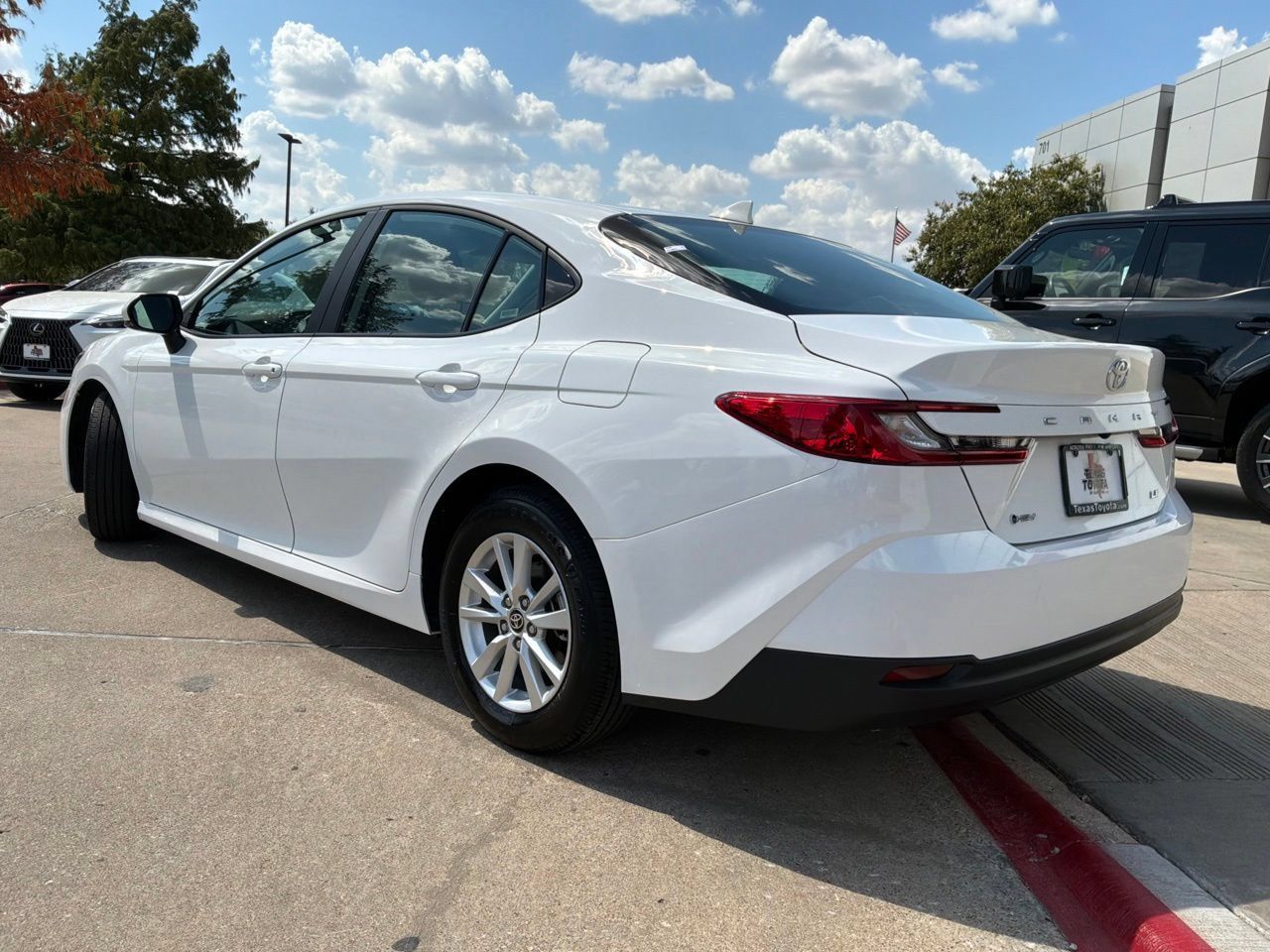 Used 2026 Toyota Camry LE FWD image 8