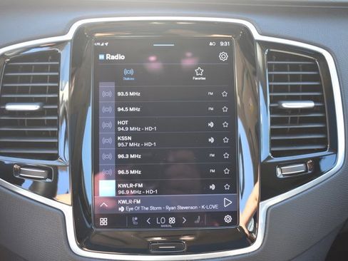 Used 2023 Volvo XC90 B6 Plus image 27