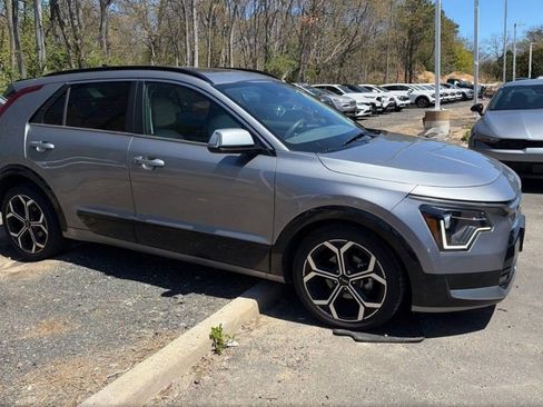 Used 2023 Kia Niro EX Touring FWD image 4
