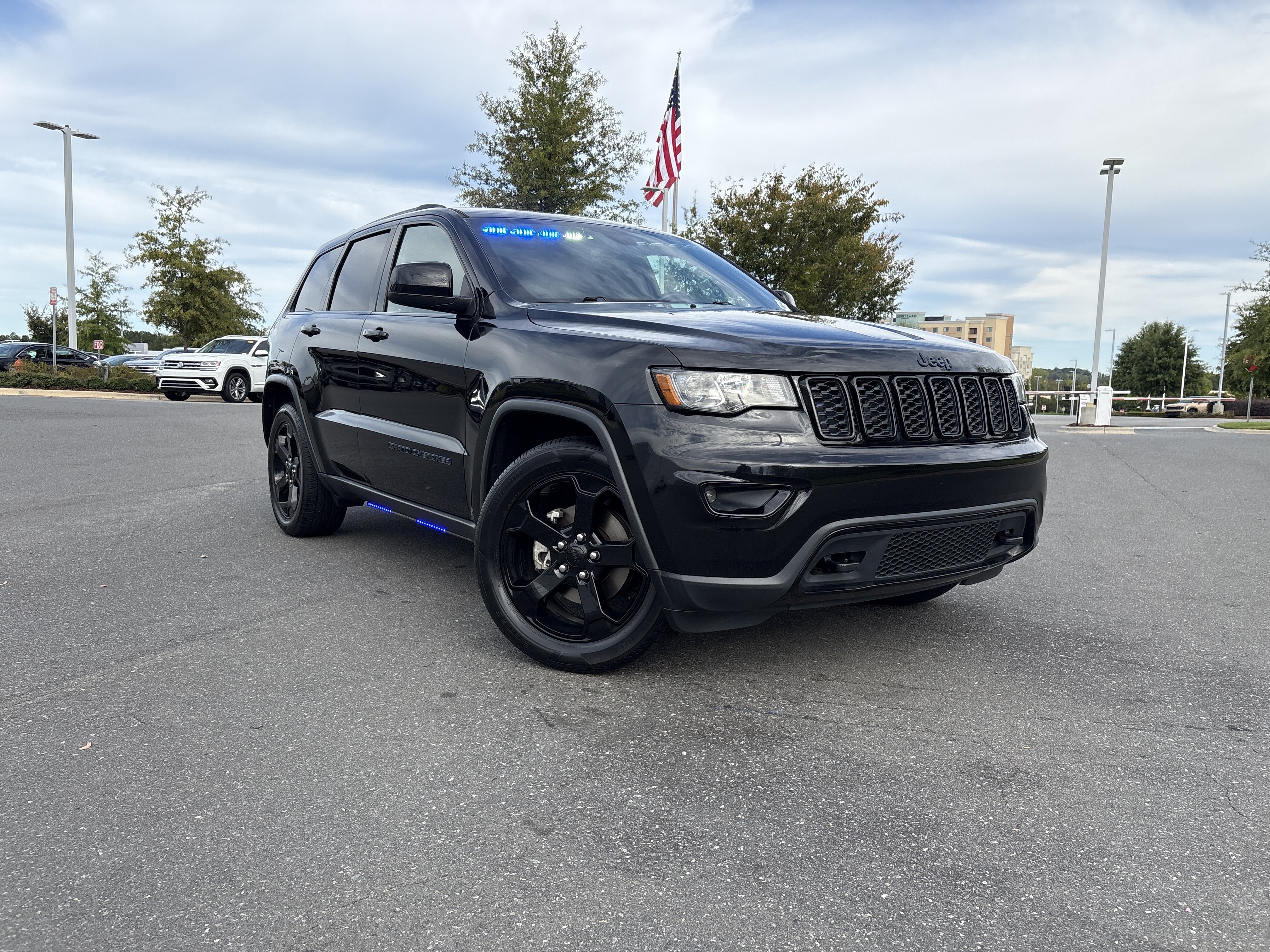 Used 2020 Jeep Grand Cherokee Laredo RWD image 2