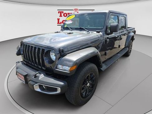Used 2023 Jeep Gladiator Sport AWD/4WD image 3