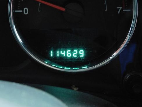 Used 2012 Jeep Wrangler Unlimited Sahara w/ Connectivity Group image 40