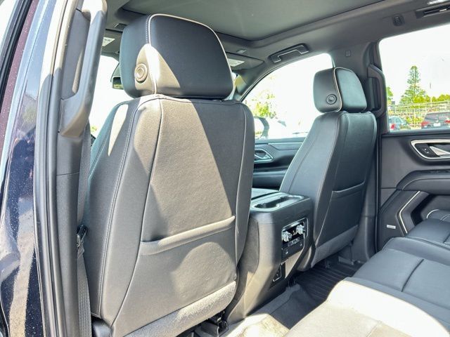 Used 2023 GMC Yukon SLT AWD/4WD image 18