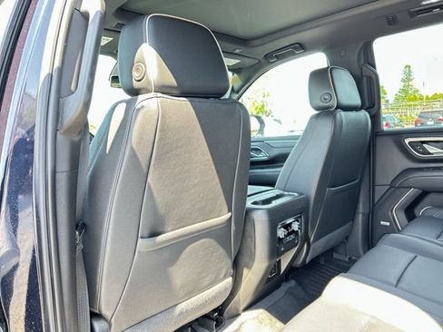 Used 2023 GMC Yukon SLT AWD/4WD image 18