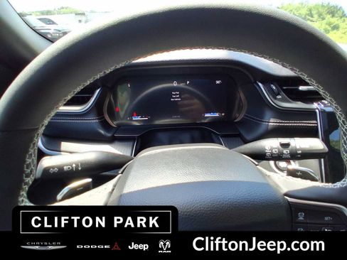 Certified 2025 Jeep Grand Cherokee L Laredo w/ Luxury Tech Group I AWD/4WD image 21