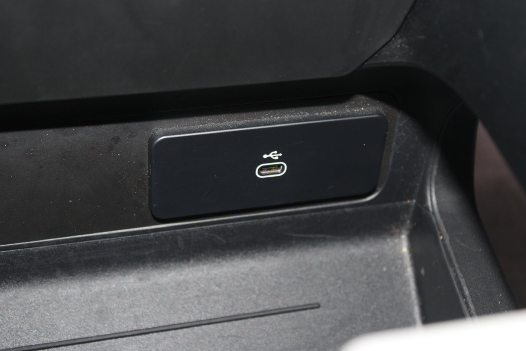 Used 2025 Land Rover Defender 110 S AWD/4WD image 43