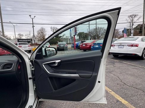 Used 2012 Volvo S60 T5 w/ Multimedia Pkg image 13