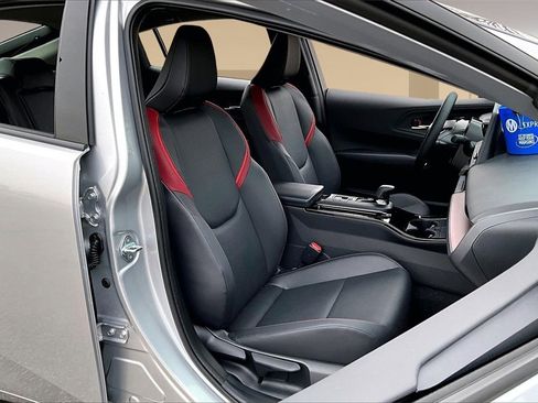 Used 2026 Toyota Prius Plug-In Hybrid w/ Limited Premium Package image 7