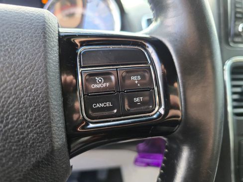 Used 2019 Dodge Grand Caravan SXT image 19