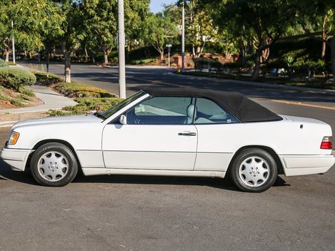 Used 1995 Mercedes-Benz E 320 Convertible image 39