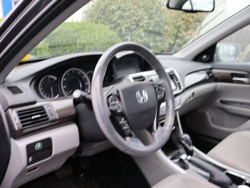 Used 2017 Honda Accord EX-L image 9