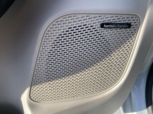 Used 2022 Chrysler Pacifica Limited image 17