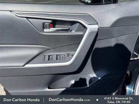 Used 2022 Toyota RAV4 SE image 7