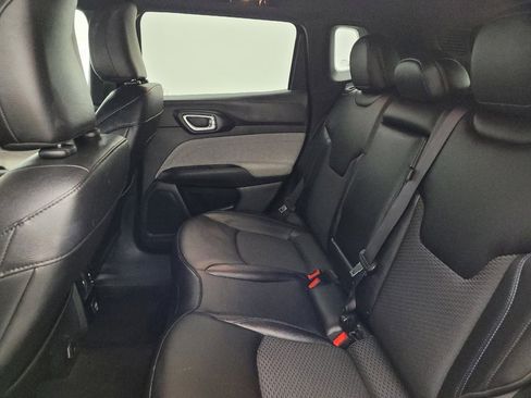 Used 2024 Jeep Compass Latitude image 18