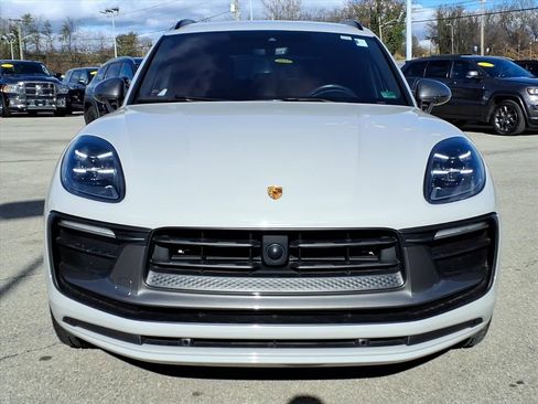 Used 2023 Porsche Macan Turbo image 9