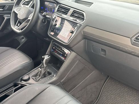 Used 2024 Volkswagen Tiguan SE AWD/4WD image 30