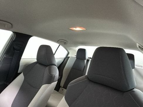 Used 2021 Toyota Corolla LE w/ Carpet Mat Package (TMS) FWD image 12
