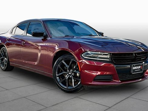 Used 2019 Dodge Charger SXT w/ Blacktop Package RWD image 3