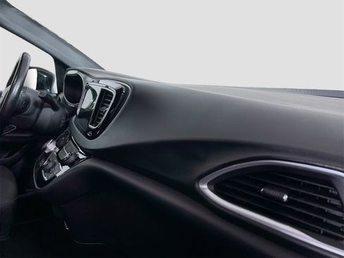 Used 2018 Chrysler Pacifica Touring Plus w/ S Appearance Package image 30