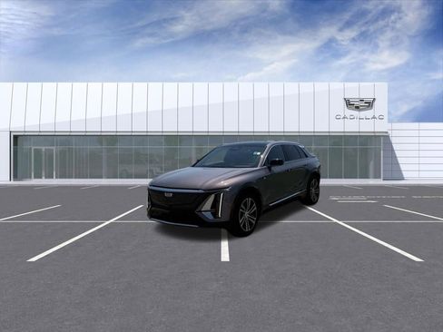 Certified 2024 Cadillac Lyriq Luxury AWD/4WD image 6