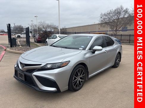 Certified 2023 Toyota Camry SE image 1