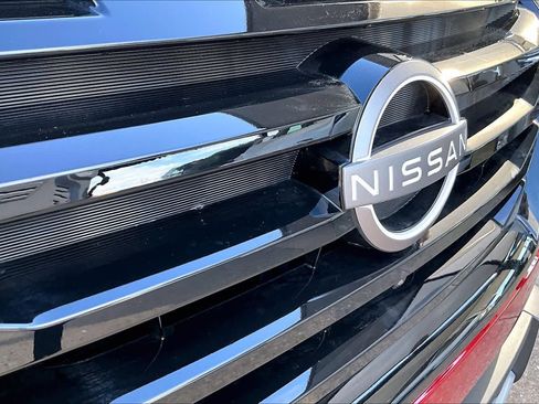 Used 2024 Nissan Pathfinder Platinum w/ Black Appearance Package image 28