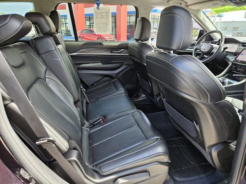 Used 2023 Jeep Grand Cherokee L Limited w/ Luxury Tech Group II AWD/4WD image 19