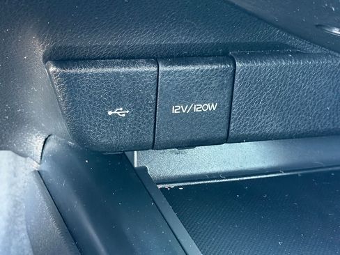 Used 2020 Toyota Camry LE AWD/4WD image 21