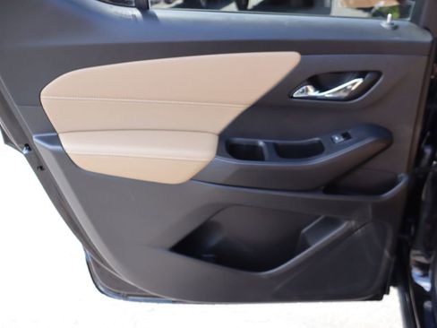 Used 2022 Chevrolet Traverse Premier AWD/4WD image 34