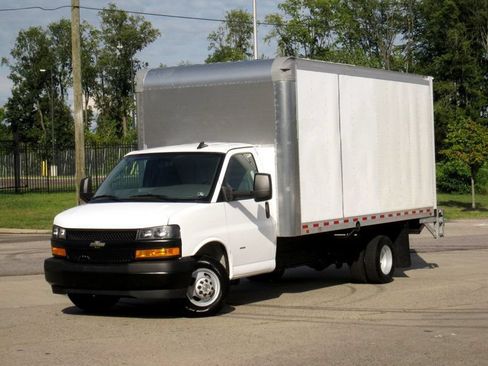 Used 2025 Chevrolet Express 3500 w/ Power Convenience Package RWD image 2