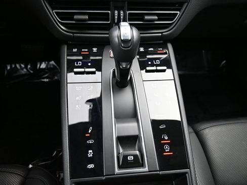 Used 2025 Porsche Macan S image 20
