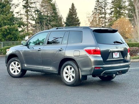 Used 2012 Toyota Highlander SE image 2