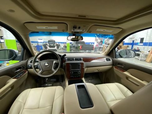 Used 2012 Chevrolet Suburban LT AWD/4WD image 29