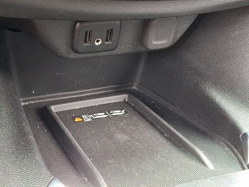 Used 2023 Chevrolet Traverse LT FWD image 32