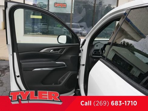 New 2026 Chevrolet Traverse LT w/ Driver Confidence Package AWD/4WD image 20