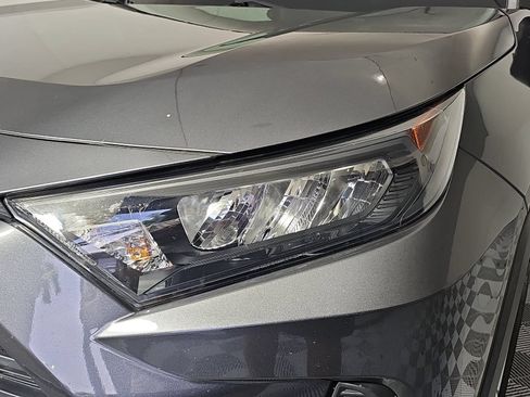 Used 2021 Toyota RAV4 LE AWD/4WD image 27