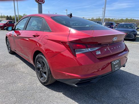 Used 2022 Hyundai Elantra SEL w/ Cargo Package FWD image 3