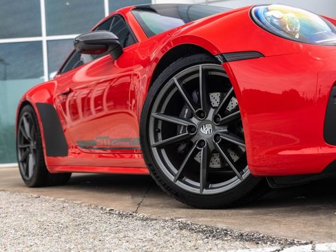 Used 2024 Porsche 911 Carrera T RWD image 3