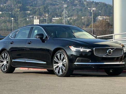 Used 2024 Volvo S90 T8 Ultimate image 9