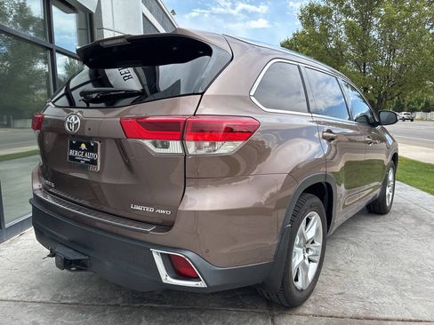 Used 2017 Toyota Highlander Limited w/ Carpet Mat Package AWD/4WD image 5