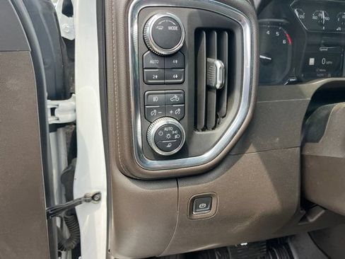 Used 2021 GMC Sierra 1500 SLT AWD/4WD image 16