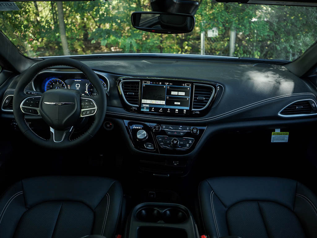 New 2026 Chrysler Pacifica Select AWD/4WD image 15