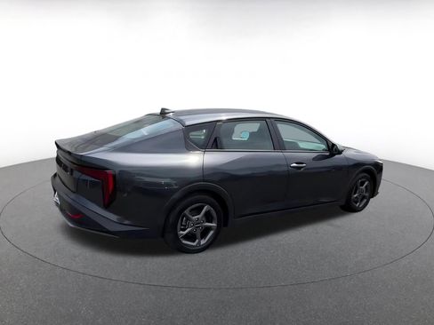 Used 2025 Kia K4 LXS image 13