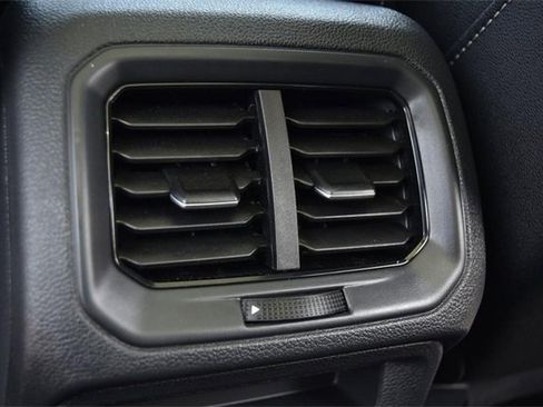 New 2025 Volkswagen Taos SE image 23