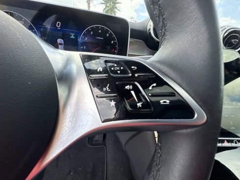 Used 2025 Mercedes-Benz GLC 300 image 24