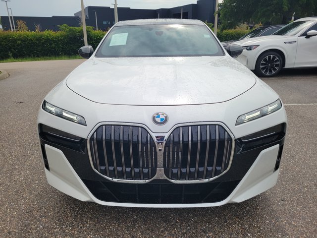 Used 2024 BMW 760i xDrive AWD/4WD image 3